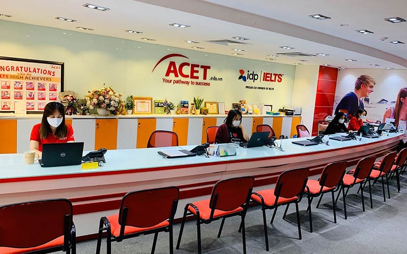 Không gian làm việc và cơ sở vật chất chuyên nghiệp tại trung tâm Anh ngữ học thuật ACET