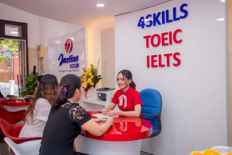 Không gian tư vấn chuyên nghiệp tại Jaxtina English Center - Top trung tâm tiếng Anh uy tín tại quận Hai Bà Trưng